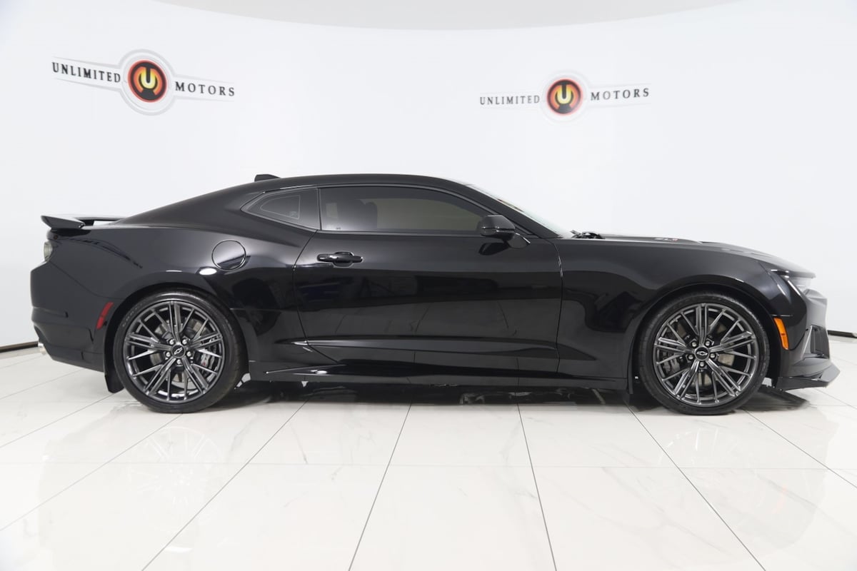 2023 Chevrolet Camaro ZL1 photo 2