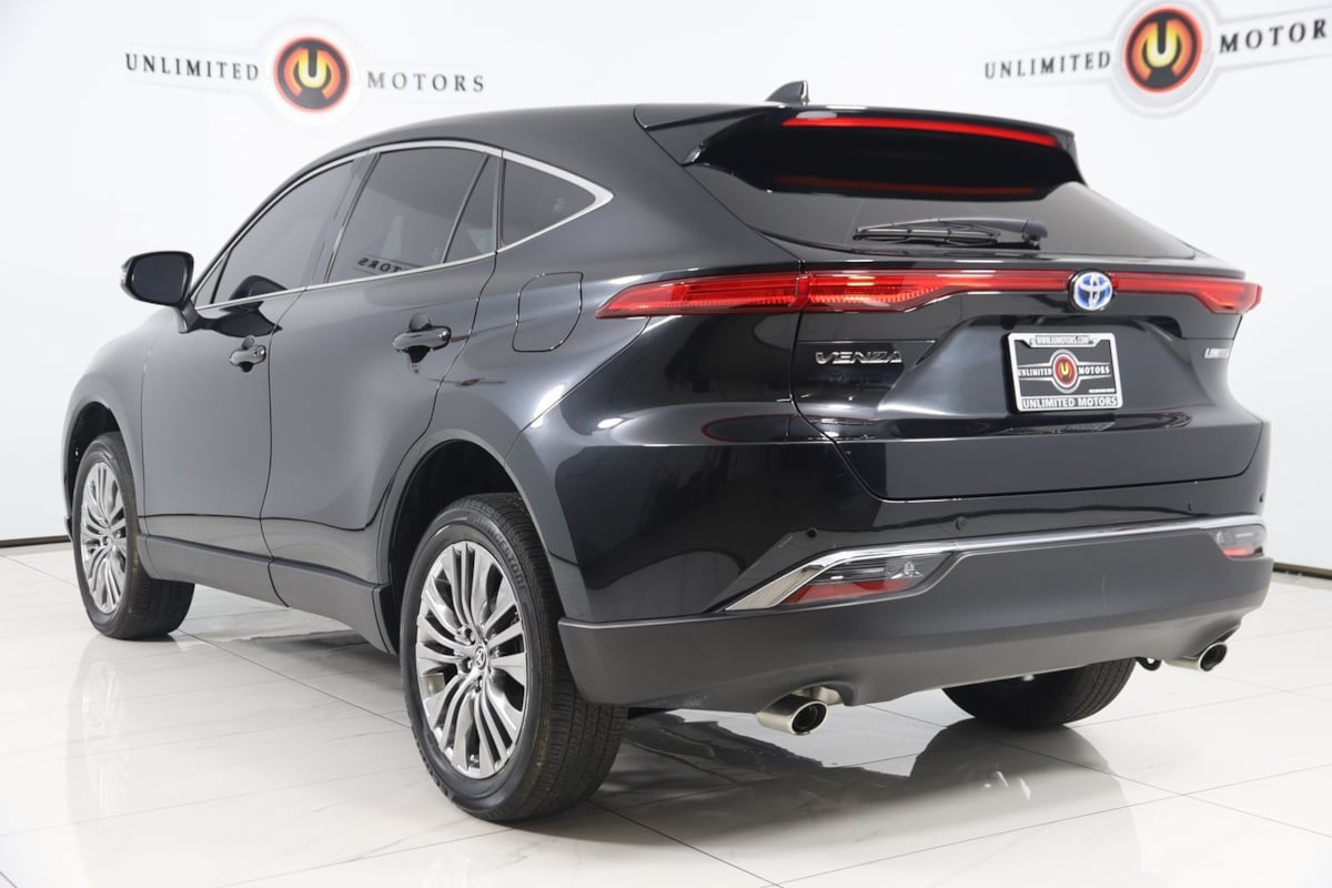 2024 Toyota Venza Limited photo 3