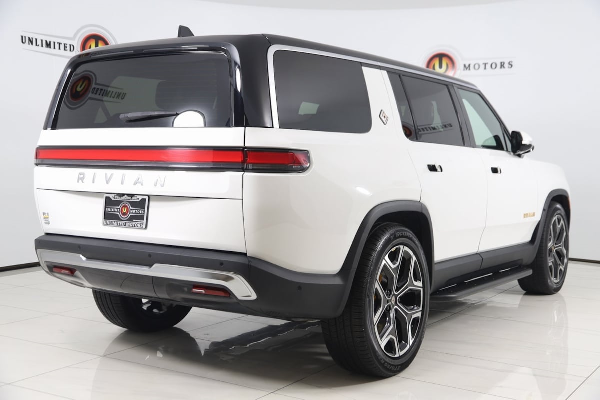 2022 Rivian R1S Launch Edition photo 3