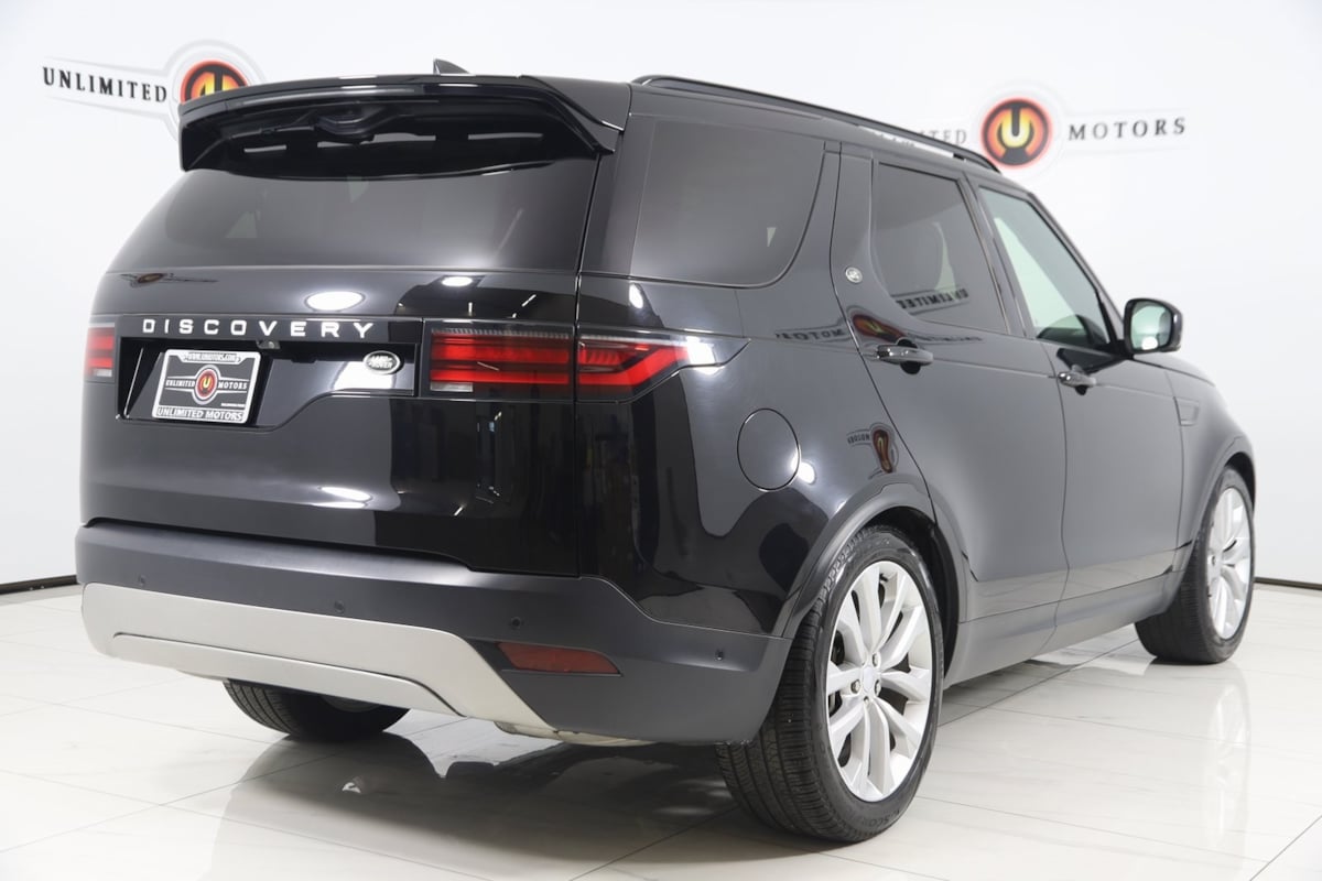 2023 Land Rover Discovery P300 S photo 2