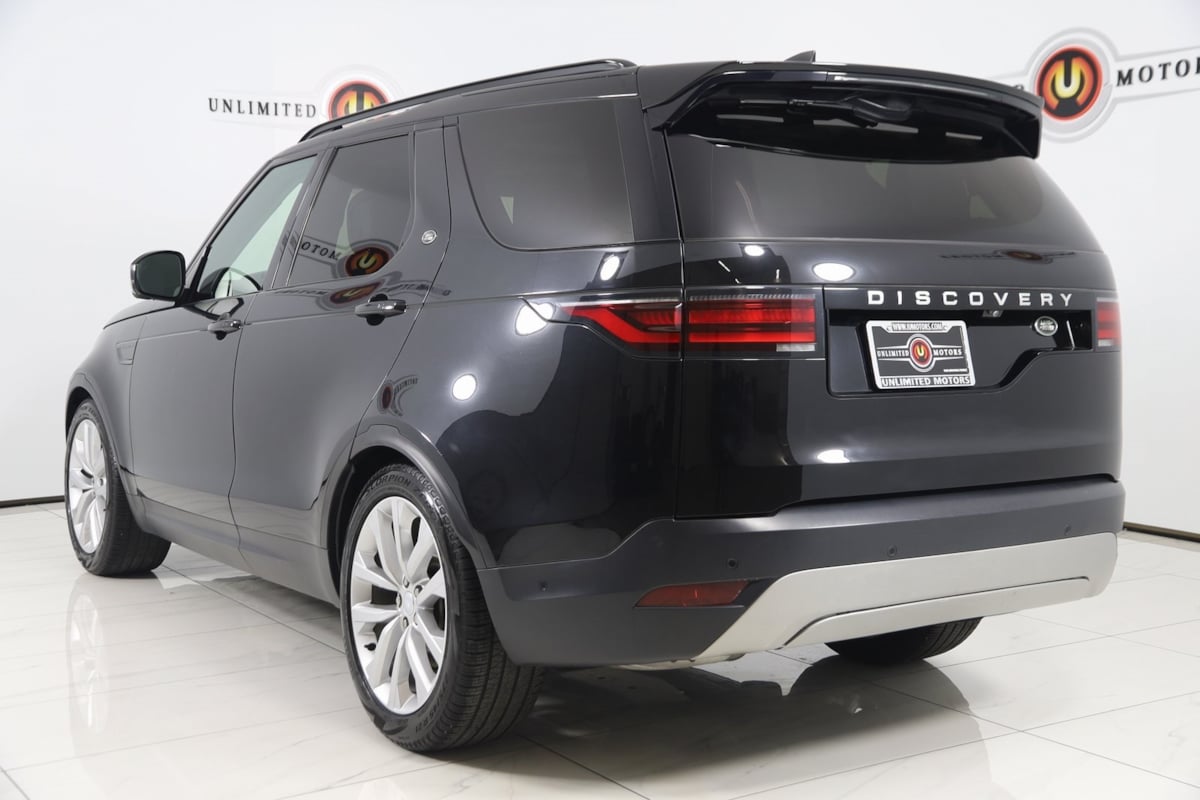 2023 Land Rover Discovery P300 S photo 3