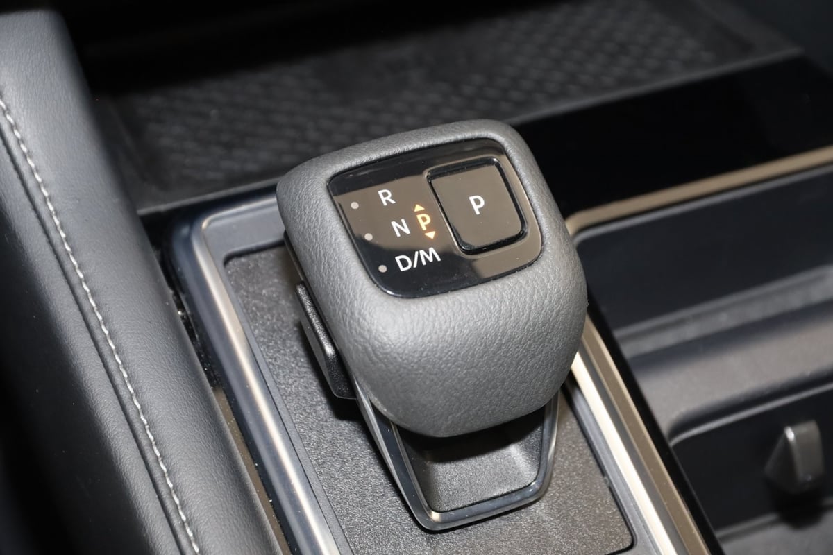 2023 Nissan Pathfinder SL photo 3