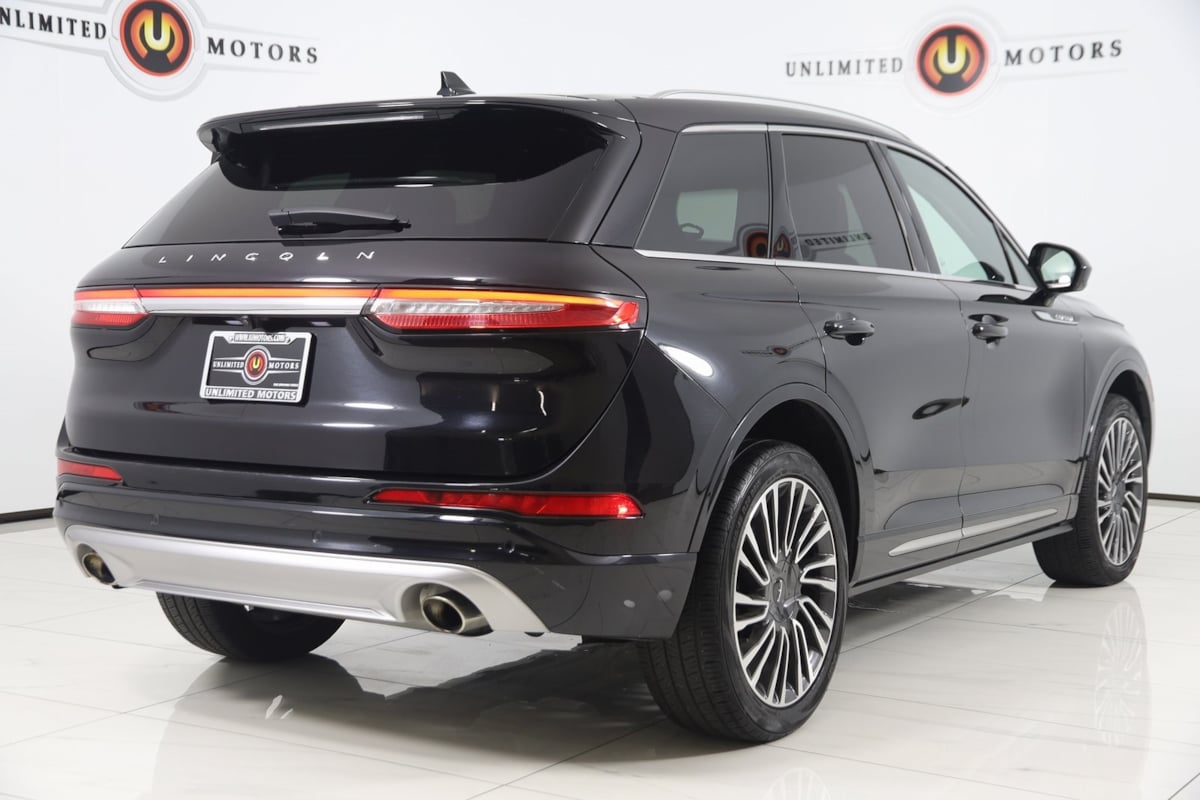 2022 Lincoln Corsair Standard photo 2
