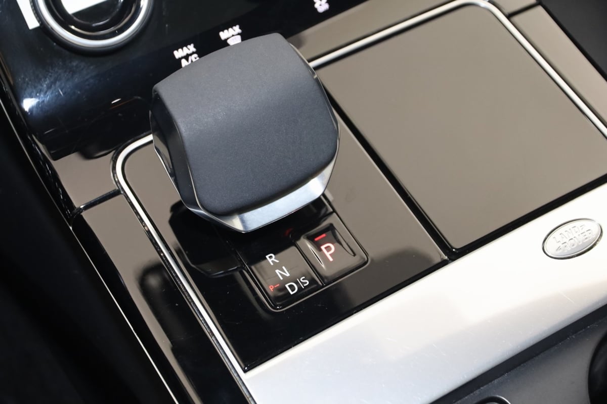 2021 Land Rover Range Rover Velar P250 R-Dynamic S photo 4