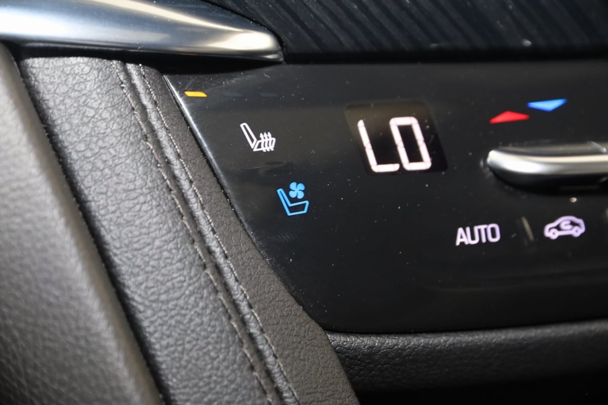 2023 Cadillac XT6 Premium Luxury photo 3