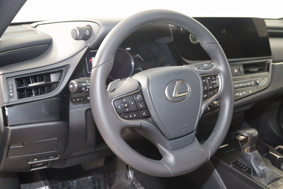 2023 Lexus ES 350 photo 4