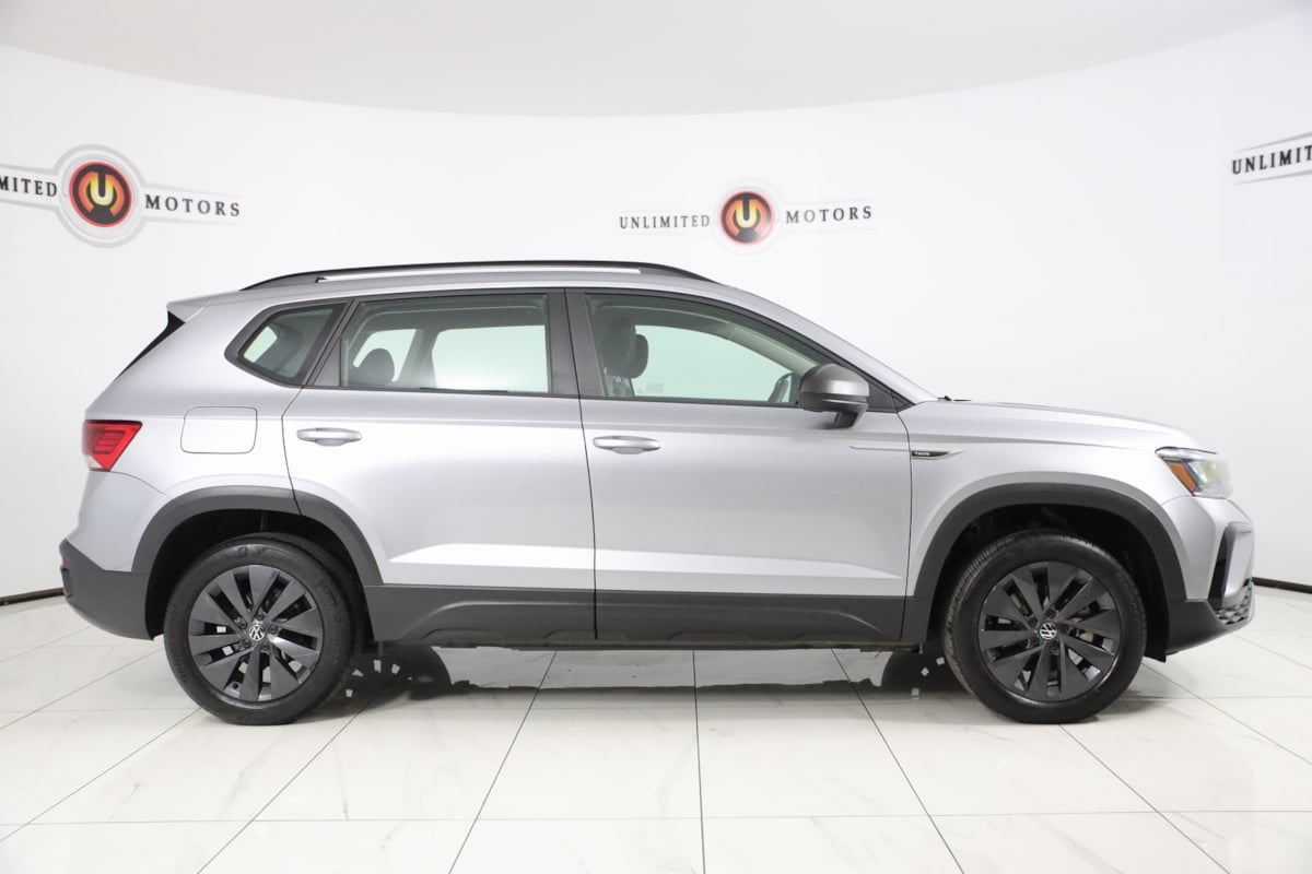 2024 Volkswagen Taos S photo 2