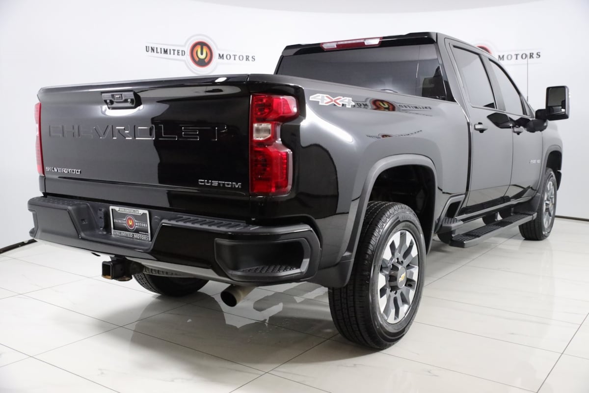 2023 Chevrolet Silverado 2500HD Custom photo 2