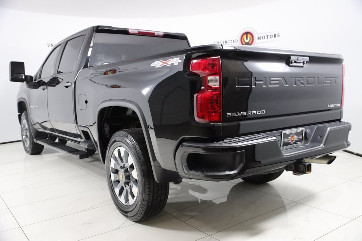 2023 Chevrolet Silverado 2500HD Custom photo 3