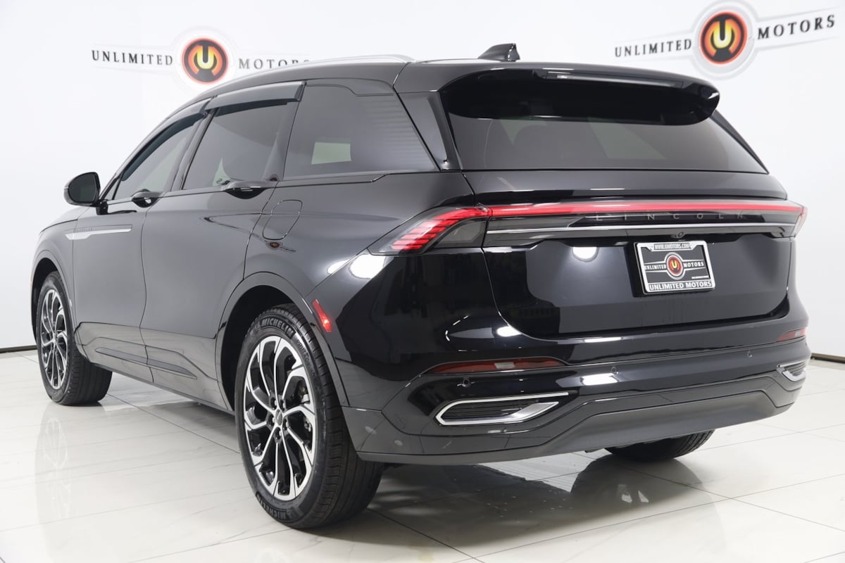 2025 Lincoln Nautilus Reserve photo 2