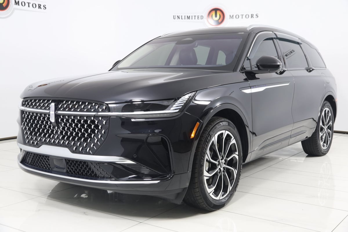 2025 Lincoln Nautilus Reserve photo 3