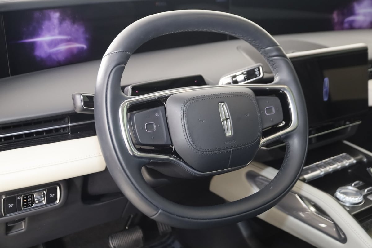 2025 Lincoln Nautilus Reserve photo 4