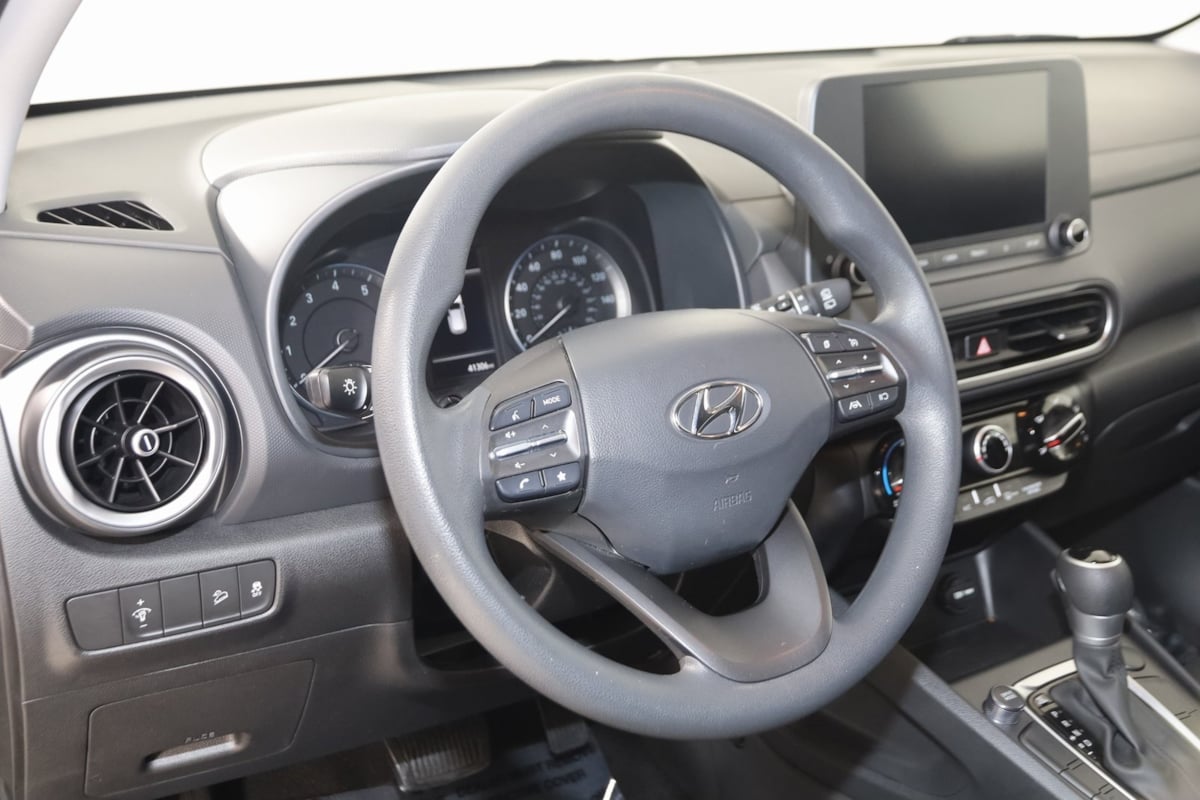 2023 Hyundai Kona SEL photo 2
