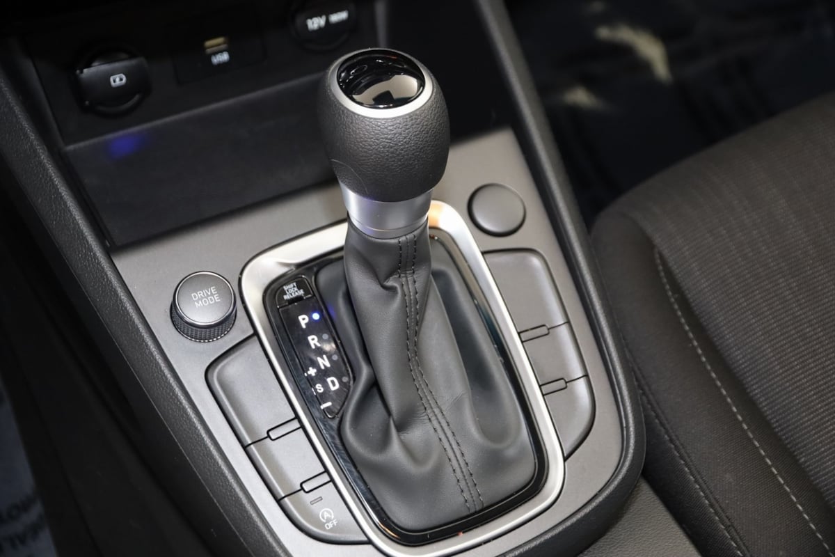 2023 Hyundai Kona SEL photo 3