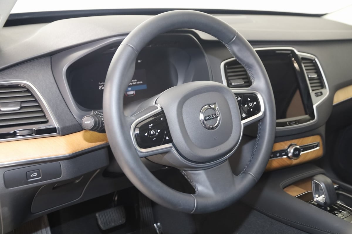 2025 Volvo XC90 Plus photo 4