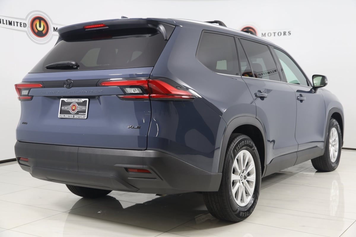 2024 Toyota Grand Highlander XLE photo 2