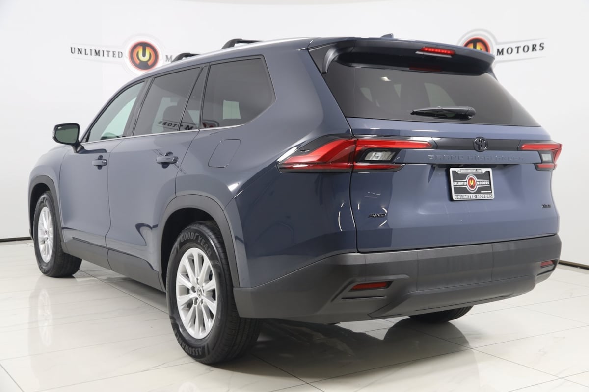 2024 Toyota Grand Highlander XLE photo 3