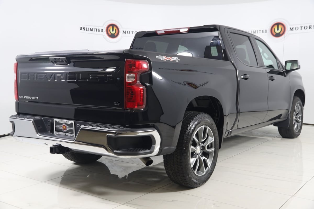 2022 Chevrolet Silverado 1500 LT photo 3