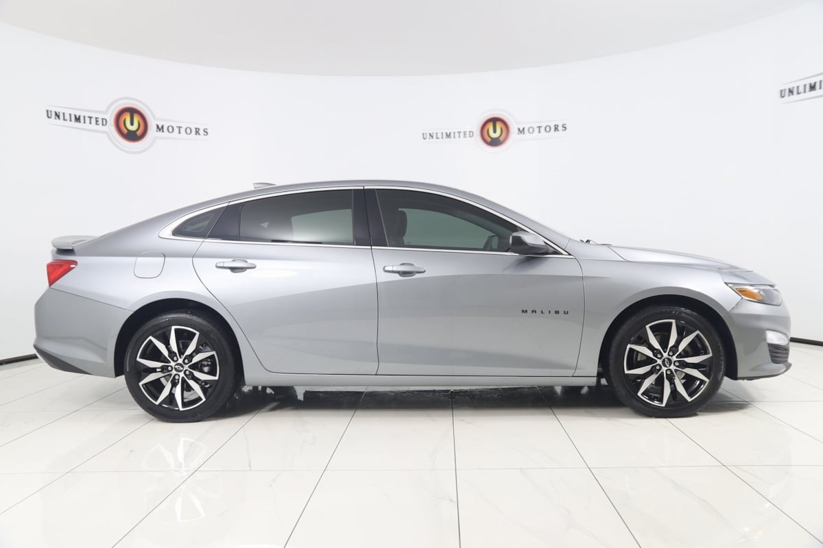 2024 Chevrolet Malibu RS photo 2