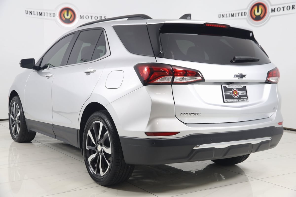 2022 Chevrolet Equinox LT photo 2