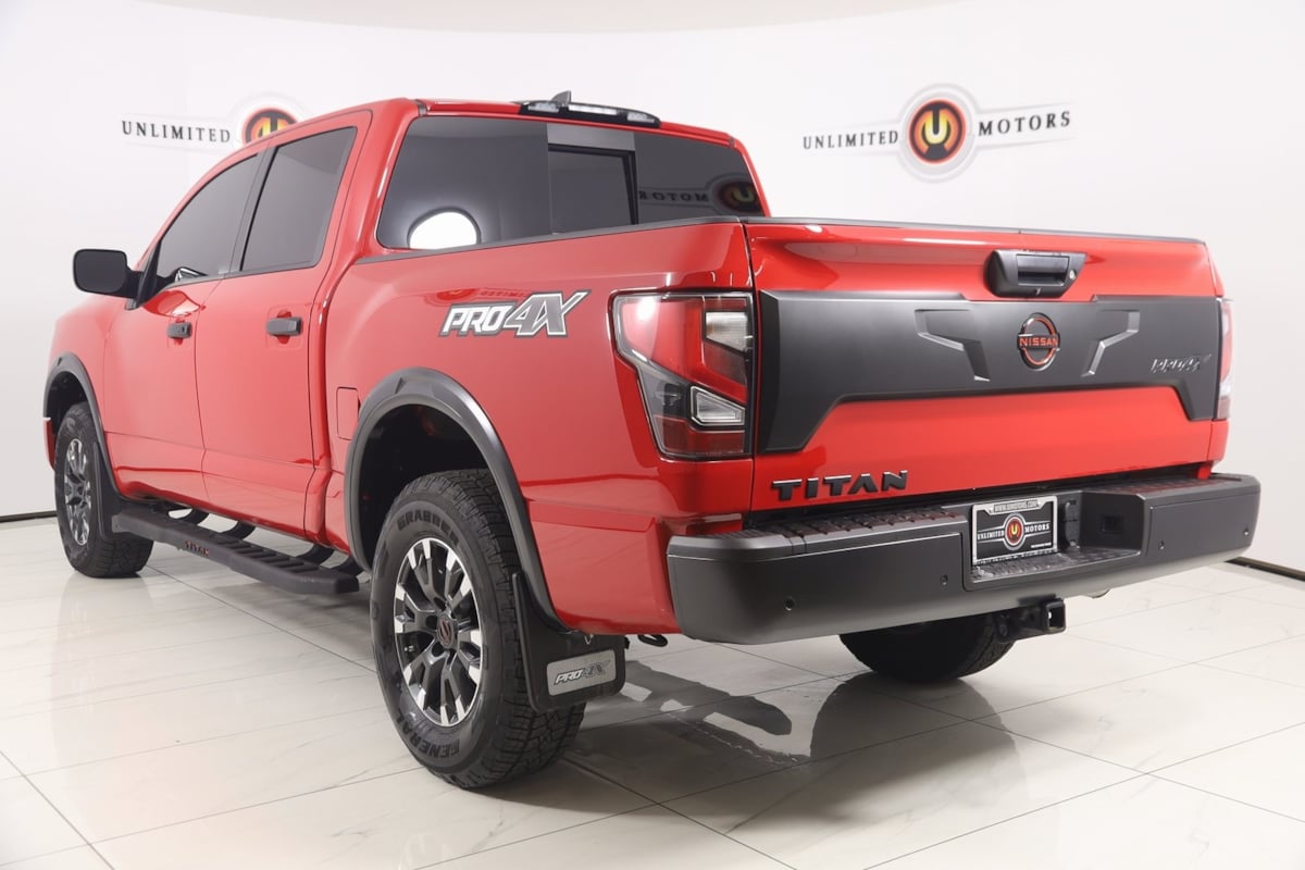 2024 Nissan Titan PRO-4X photo 2