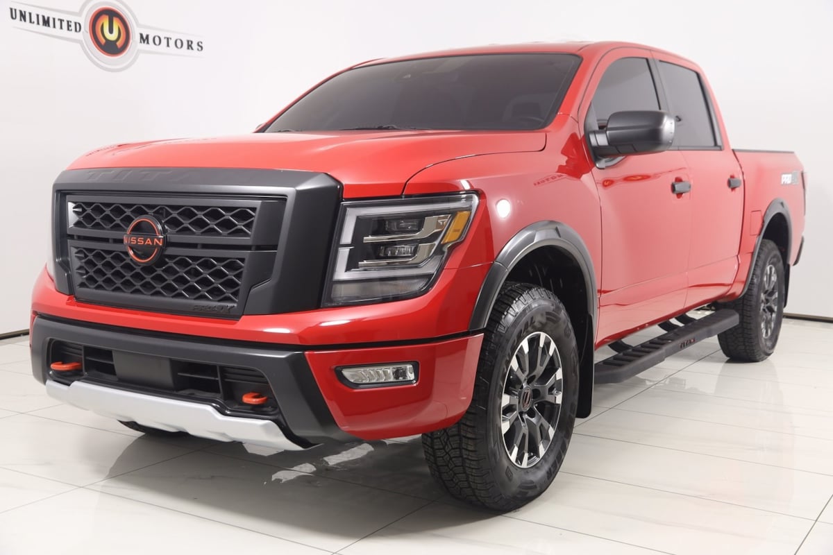 2024 Nissan Titan PRO-4X photo 3