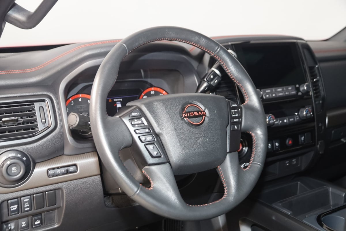 2024 Nissan Titan PRO-4X photo 4