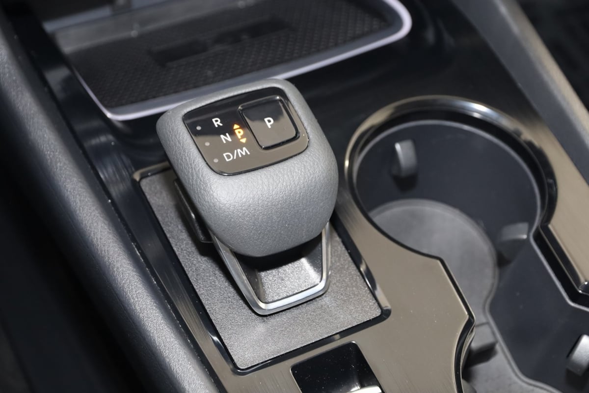 2025 Nissan Rogue SV photo 4