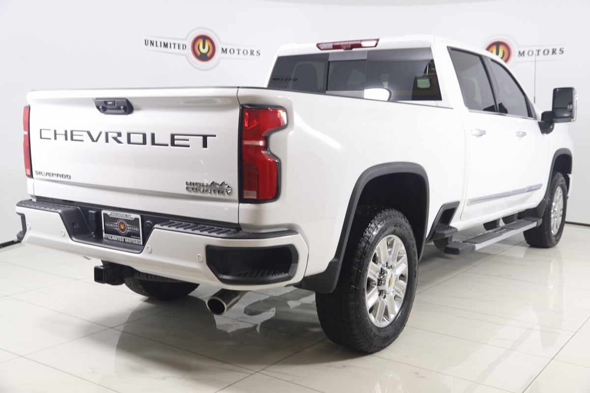 2025 Chevrolet Silverado 2500HD High Country photo 2