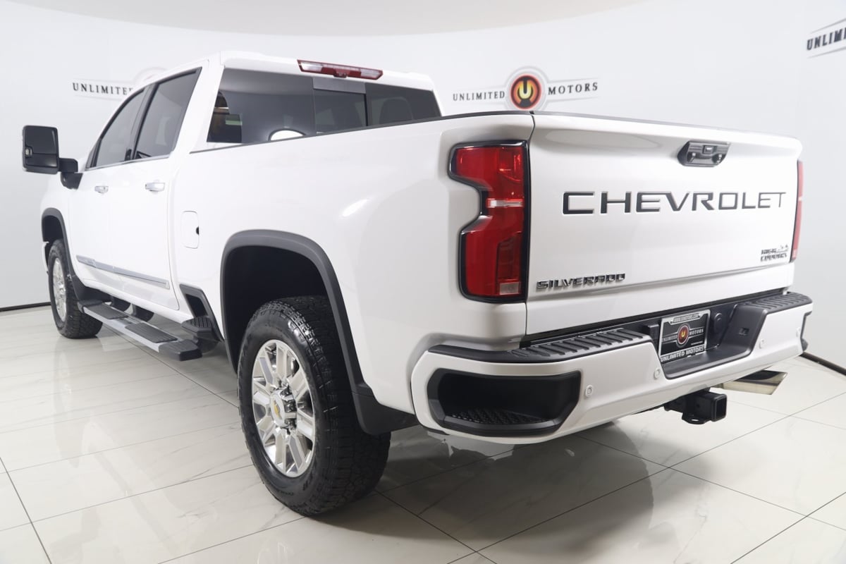 2025 Chevrolet Silverado 2500HD High Country photo 3