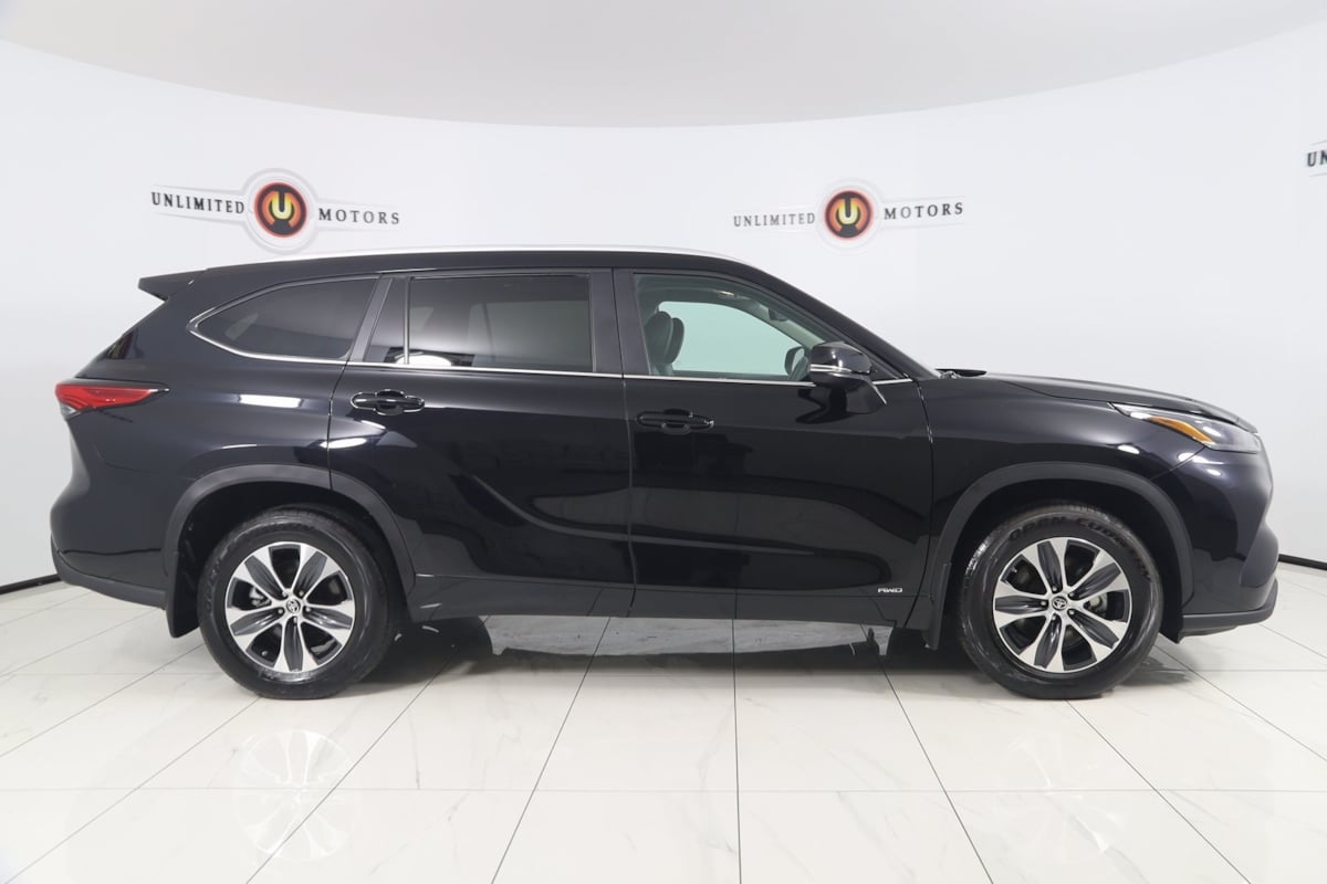 2023 Toyota Highlander Hybrid XLE photo 2