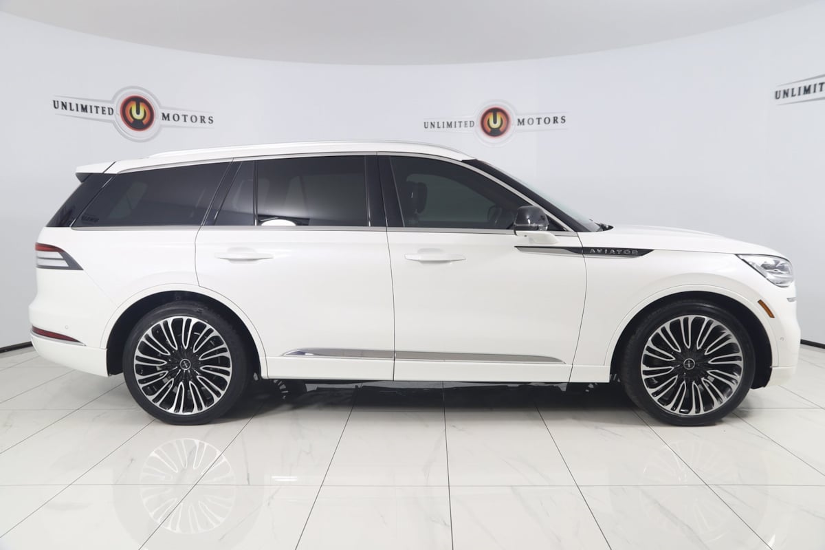 2023 Lincoln Aviator Black Label photo 2