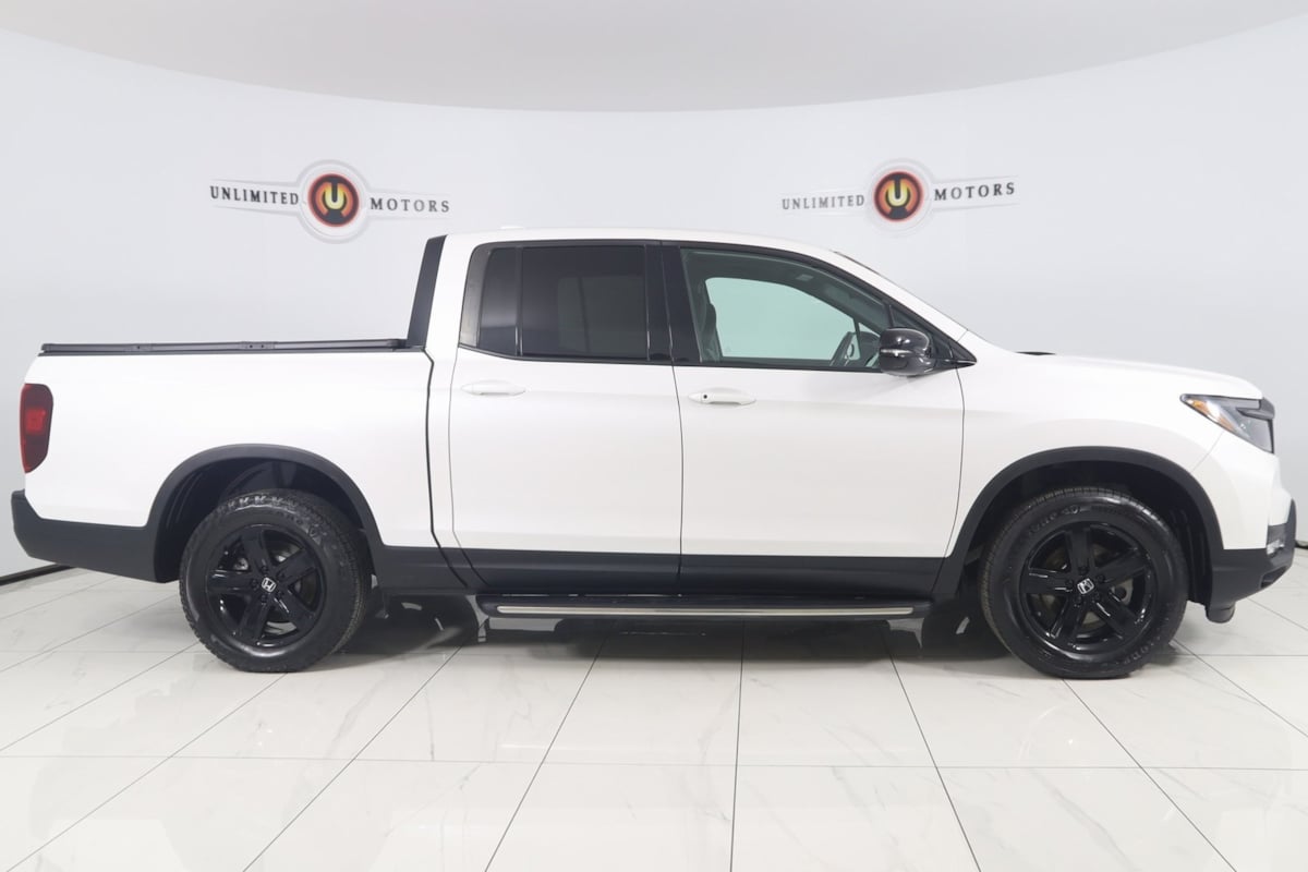 2022 Honda Ridgeline Black Edition photo 2