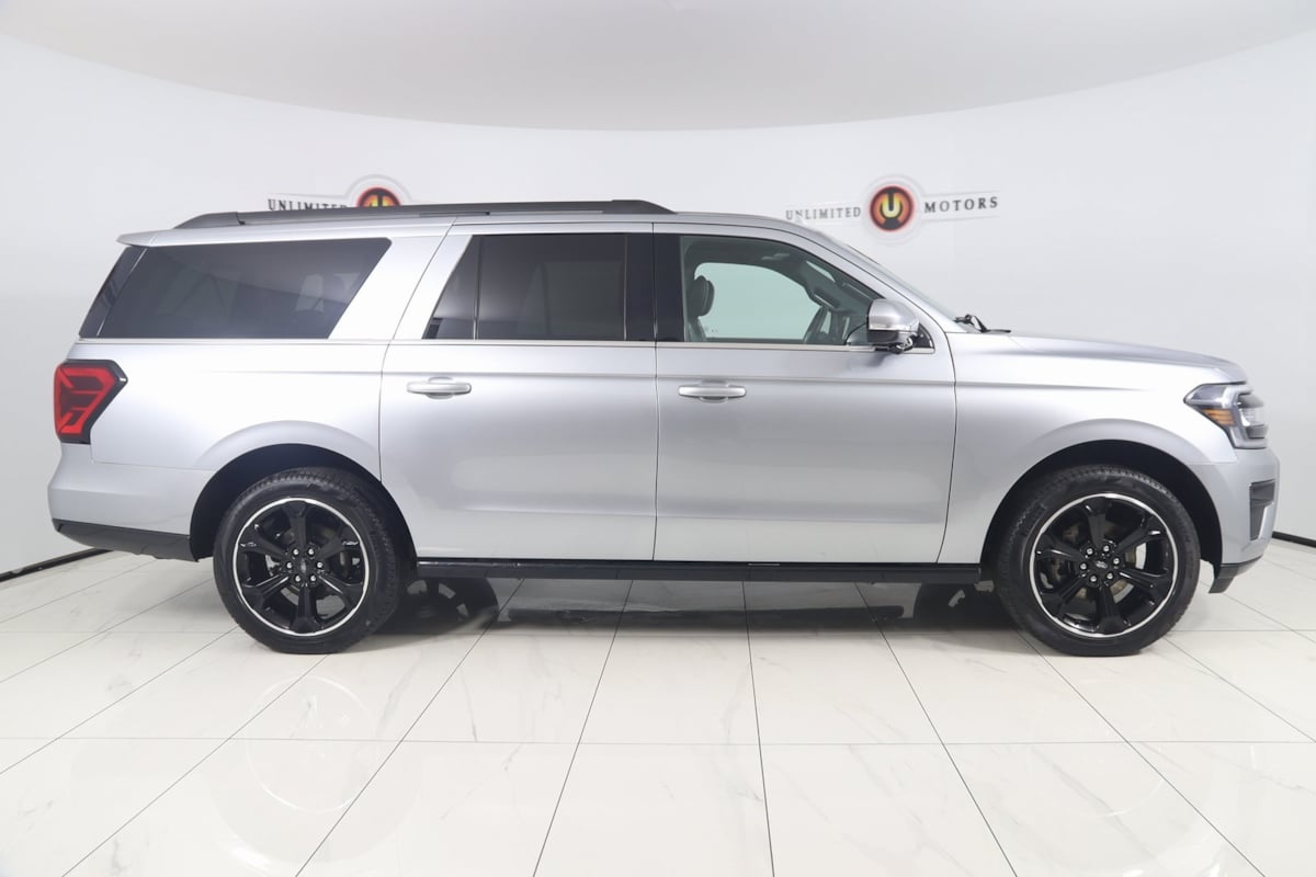 2023 Ford Expedition MAX Limited photo 2
