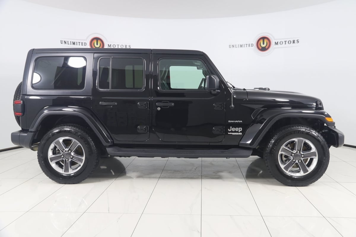 2021 Jeep Wrangler Unlimited Sahara photo 2