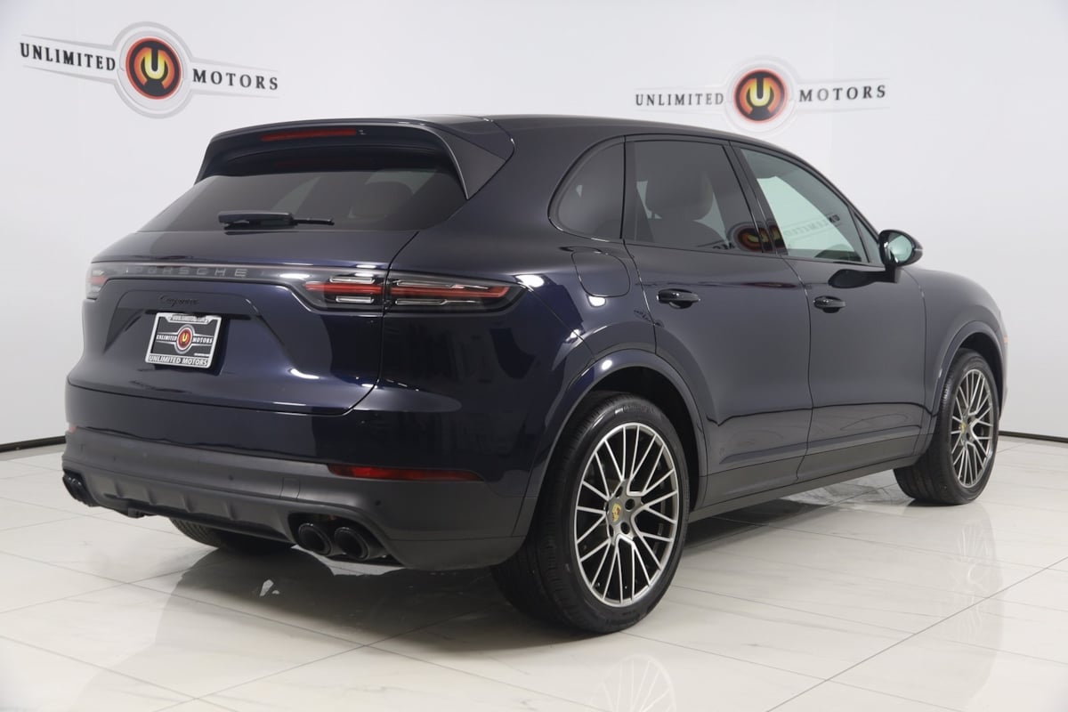 2022 Porsche Cayenne Platinum Edition photo 2