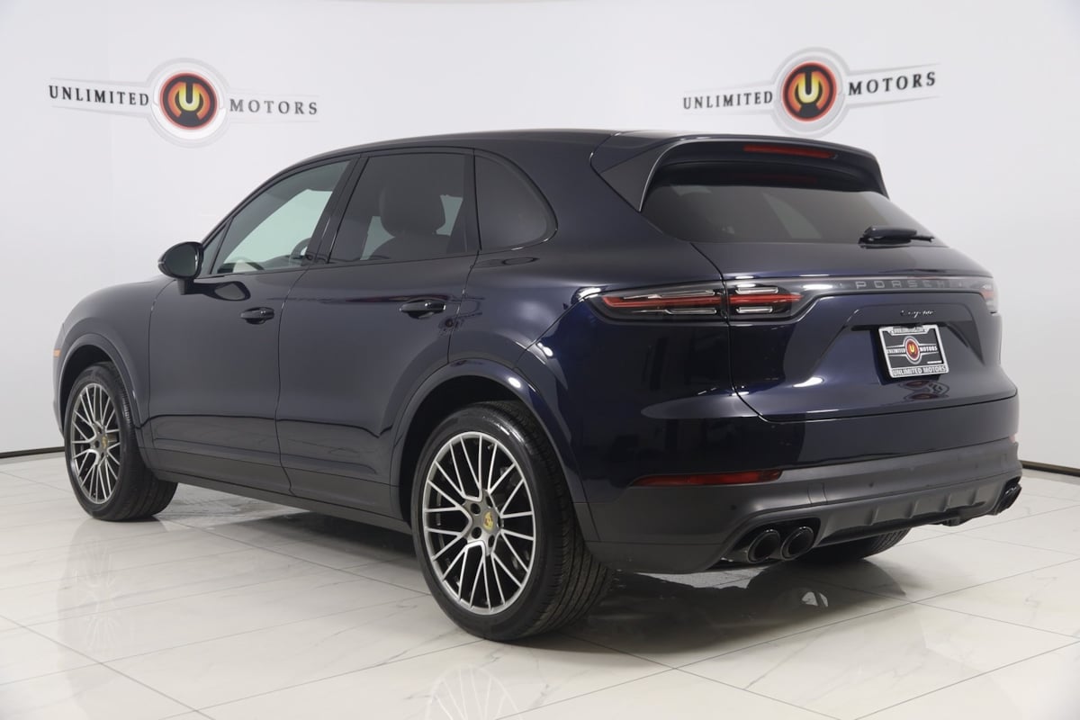2022 Porsche Cayenne Platinum Edition photo 3