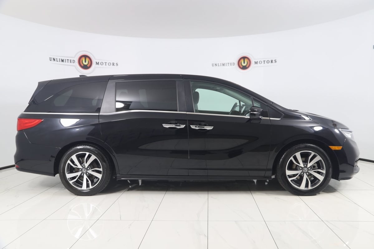 2023 Honda Odyssey Touring photo 2