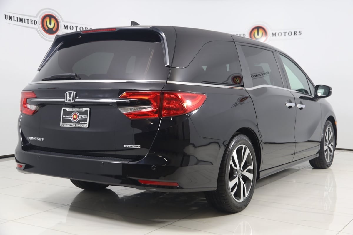 2023 Honda Odyssey Touring photo 3
