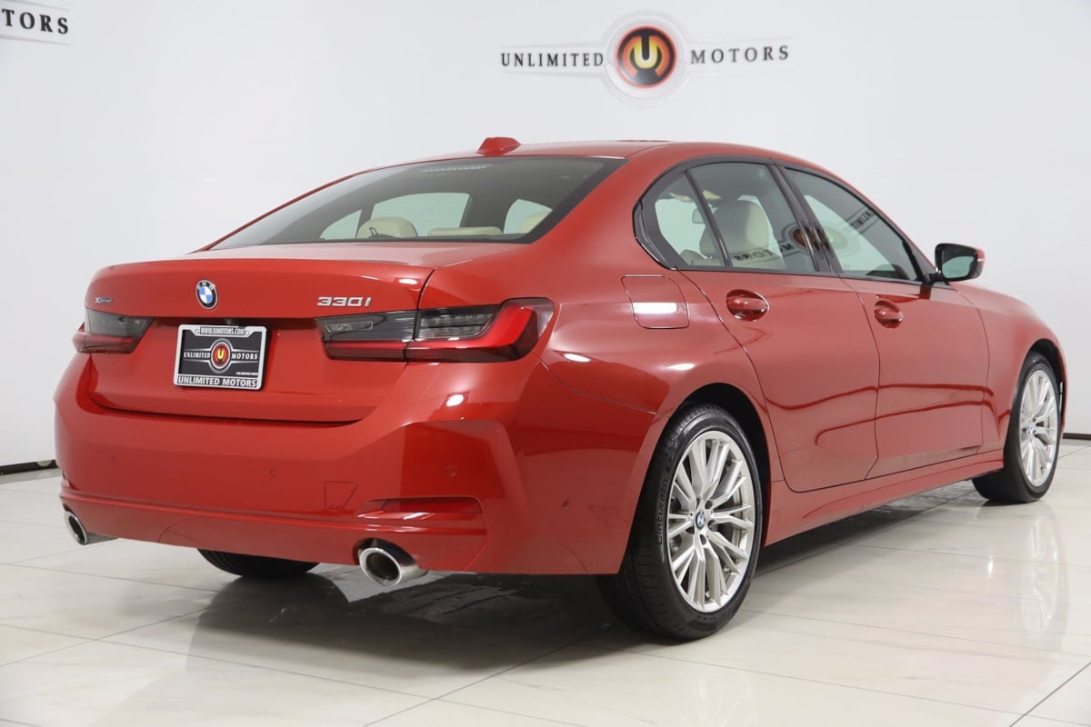 2023 BMW 3 Series 330i - Photo 3