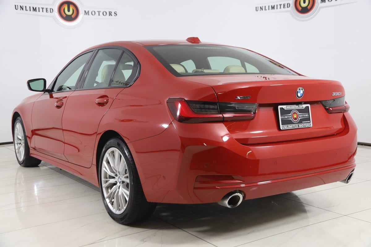 2023 BMW 3 Series 330i - Photo 4