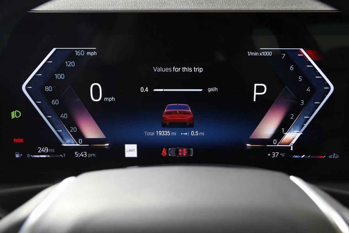2023 BMW 3 Series 330i - Photo 18