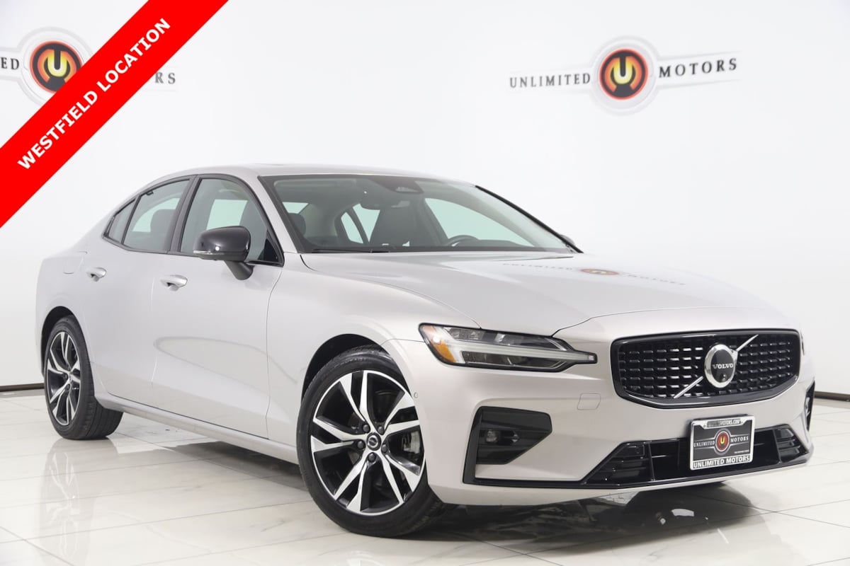 2024 Volvo S60 B5 Plus Dark Theme AWD's photo