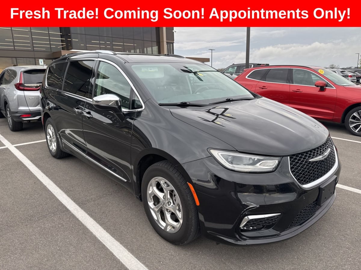 2021 Chrysler Pacifica Limited's photo
