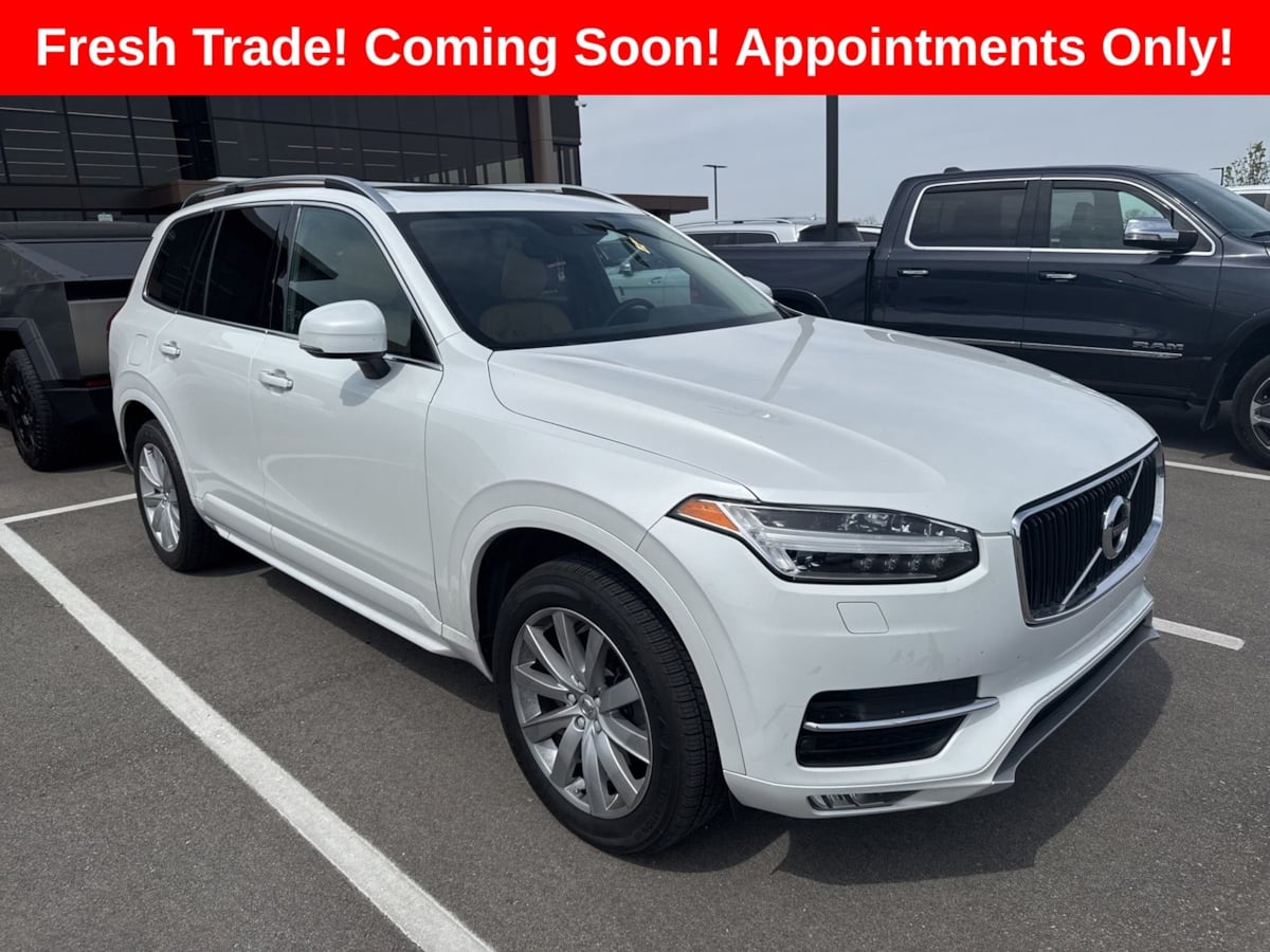 2016 Volvo XC90 T6 AWD Momentum's photo