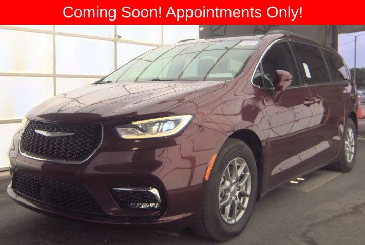 2021 Chrysler Pacifica Touring's photo
