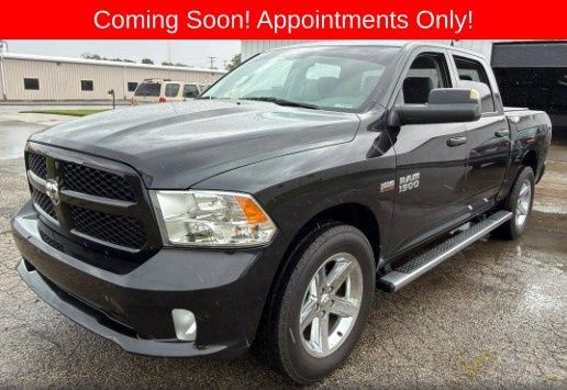 2018 RAM 1500 Express 4x4 Crew Cab 5'7's photo