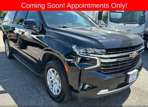 2023 Chevrolet Suburban 4WD 1500 LT's photo