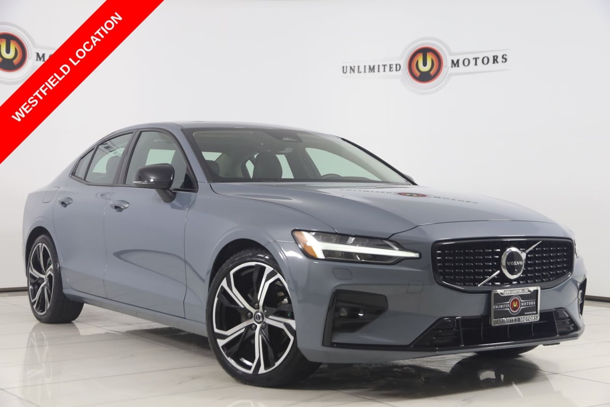 2023 Volvo S60 Plus Dark Theme