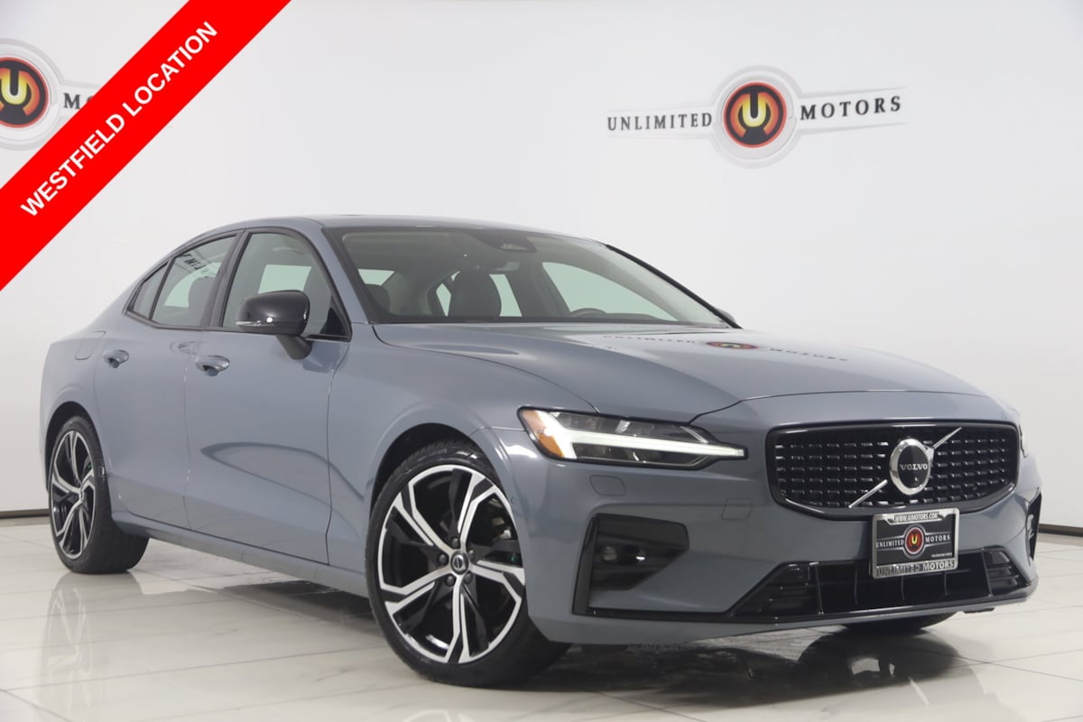 2023 Volvo S60 Plus Dark Theme